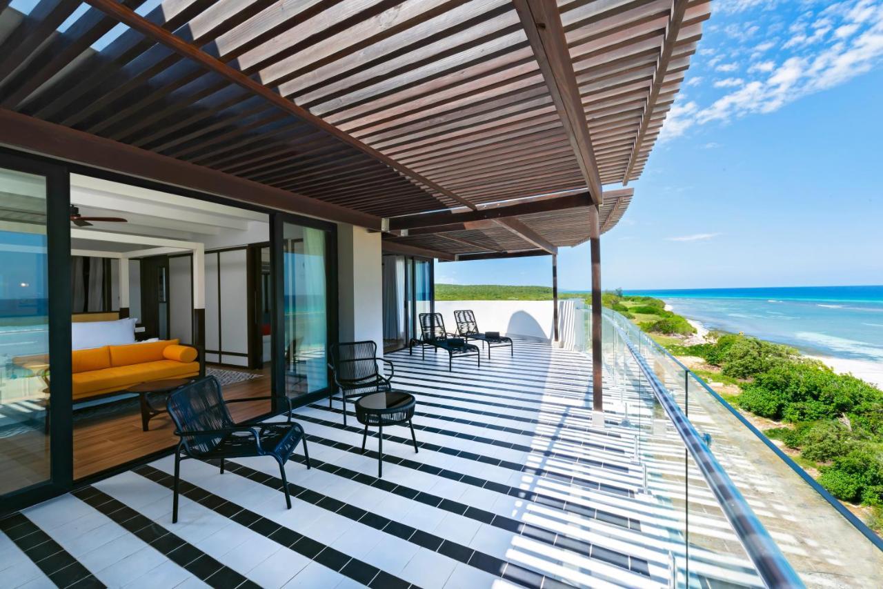 Отель Ocean Eden Bay (Adults Only) Spring Rises Экстерьер фото The view from a suite at the Grand at Moon Palace