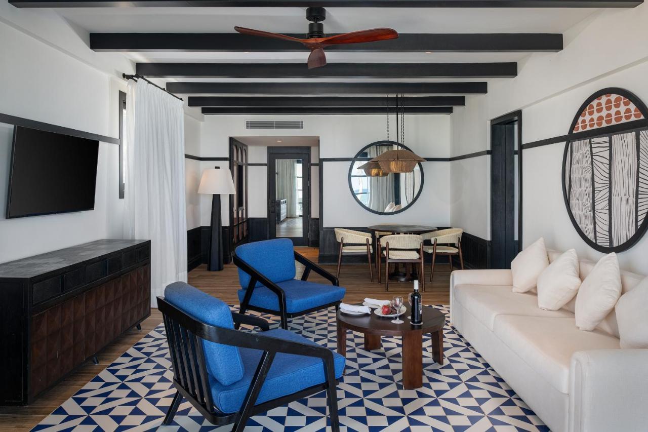 Отель Ocean Eden Bay (Adults Only) Spring Rises Экстерьер фото A suite at the hotel
