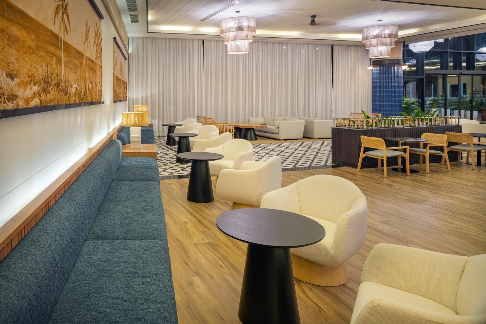Отель Ocean Eden Bay (Adults Only) Spring Rises Экстерьер фото The lounge at the airport
