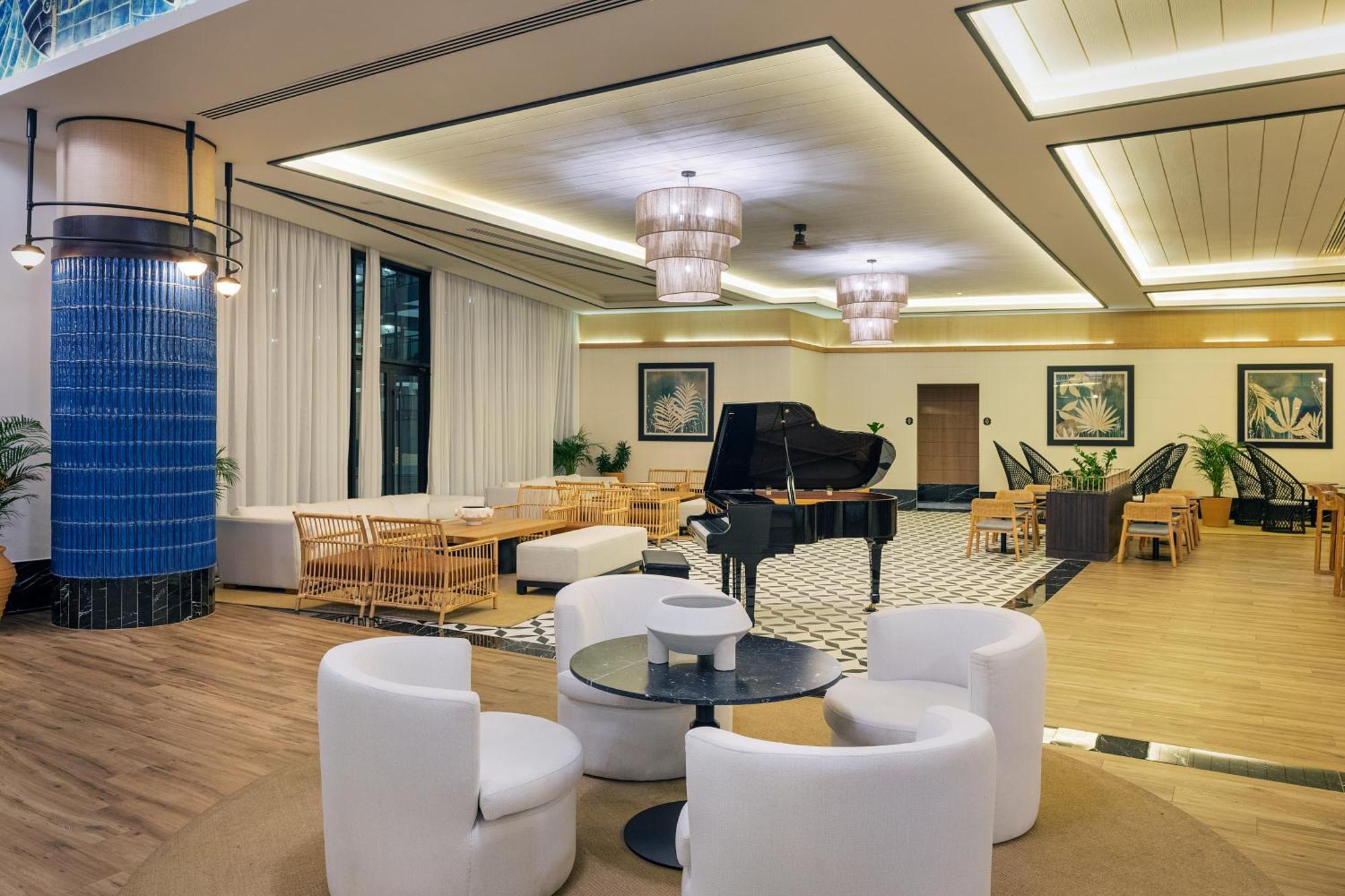Отель Ocean Eden Bay (Adults Only) Spring Rises Экстерьер фото The lounge at the airport